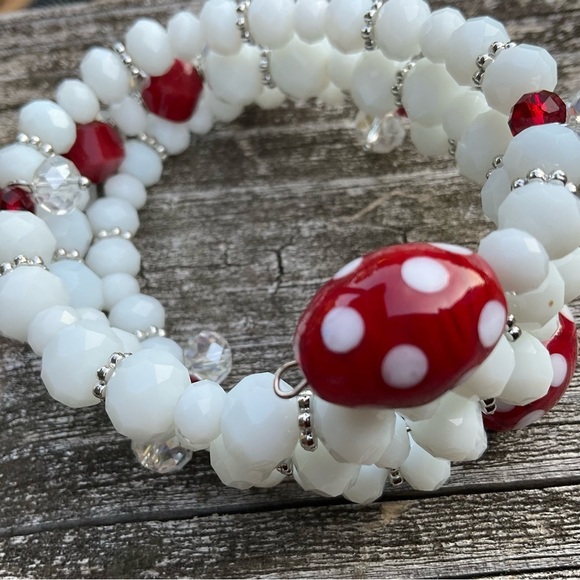 Hand Crafted White and Red Beaded Wrap Bracelet Memory Wire Clear Crystals - Picture 4 of 5